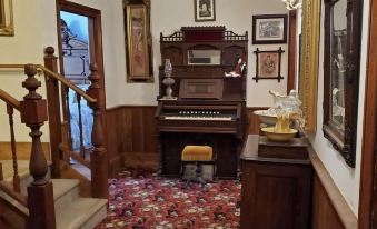 The Dutch Flat Hotel