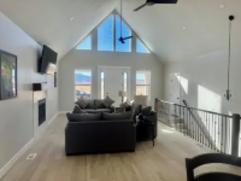 Charming Moonstone Lodge   in beautiful Bicknell with AC, WiFi