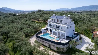 Gigi Star Luxury Apartments with Pool