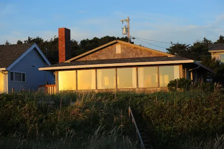 Manzanita-Old Time Beach Front Simplicity. Come And Relax. MCA 316