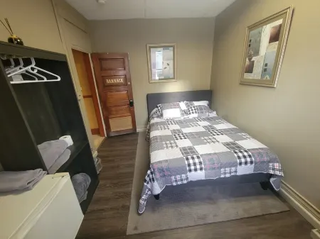 Dillon Tap House Bannack room Отели в г. Диллон