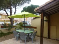 Rental villa 800 meters from the beach in St Pierre la Mer Hotels in Fleury