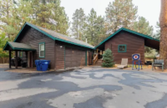 Spacious and Charming Craftsman Retreat, Six Bedrooms, Sleeps 18.