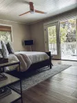 The Hap Haven- a Charming Lakefront Retreat in East Texas - Perfect Getaway!