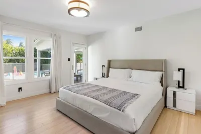 LA Modern Vacation Retreat New Listing
