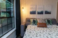 Creekside Bigfoot Bungalow — Nature Lover’s Paradise