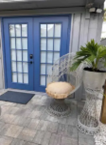 SIESTA KEY, BLUE ROMANTIC DREAM! 100 FEET TO THE  BEACH!