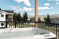 Hot Tub and Scenic Deck Views - Charming Mountain Haven Hotels in Grand County