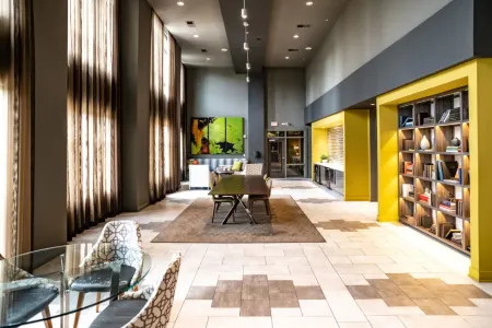 Modern Amenities and Sparkling Pool Access - Elegant Retreat Отели рядом с достопримечательностью «Университет Алабама в Бирмингем»