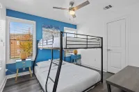Bright and Cozy Haven with Courtyard Access - Charming Escape