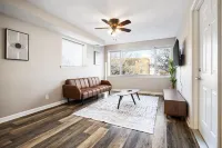 Urban 1BD moments away from DT Peoria Hotel a Peoria