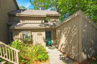 Condo with forest views, washer/dryer, fireplace, deck, & cable