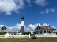 Fenced Yard with Grill and Fire Pit - Charming Oasis 와이트마쉬 아일랜드 호텔