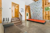 Gorgeous Mountain Sanctuary with Hot Tub and Gourmet Kitchen - Unique Retreat