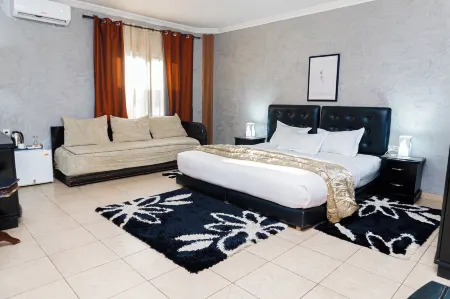 Hotel De Fez Отели рядом с Аэропорт Пуэнт-Нуар Агостино Нето