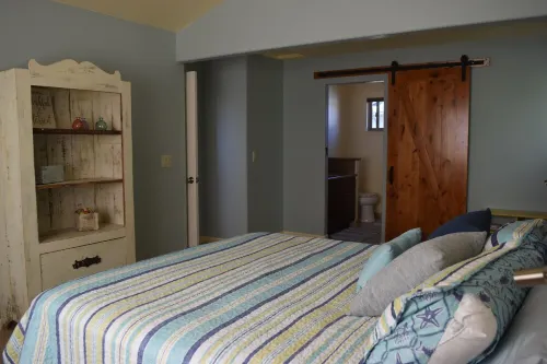 Sunny and Large 3 Bedroom Family Beach House. 30 day rental Hotels in Twin Lakes