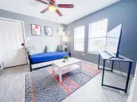 Cozy Retreat with Easy Access - Comfortable Urban Oasis