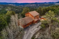 Expansive Deck and Hot Tub - Amazing Mountain Retreat