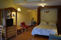 Cozy Ground Floor Studio Unit Hotels near Kihei Aquatic Center