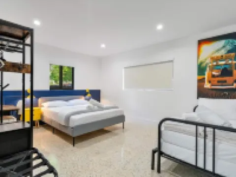 Heated Pool and Chic Studio - Stylish Miami Escape