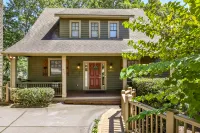 Gorgeous Lake Views and Cozy Fireplace - Exquisite Family Retreat