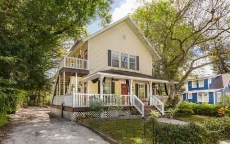 Boho getaway - walkable to downtown Fort Myers!