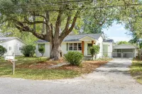 Open Layout, Exclusive Backyard, Access to Luxury Club - Elegant Retreat Hotels in North Charleston