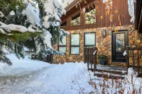 Stunning Mountain Home with Hot Tub and Game Room - Cozy Retreat