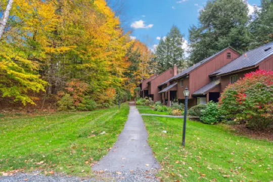 Quechee Club Access and Luxurious Amenities - Elegant Tranquil Retreat