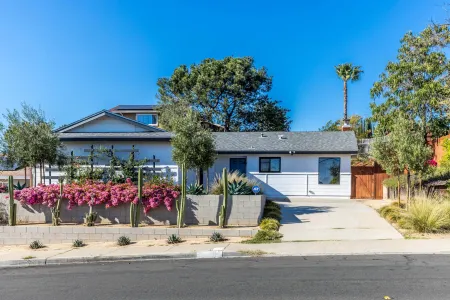Modern Kitchen and Private Backyard Oasis - Charming Spacious Haven