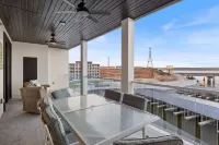 Breathtaking Main Channel Views and Spacious Balcony - Elegant Sanctuary Hotels in Osage Beach