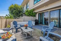 Charming Coastal Retreat with Private Patio - Stylish Family Haven