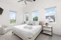 Private Heated Saltwater Pool and Bikes - Stunning Coastal Retreat