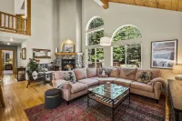 Luxurious Hot Tub and Spacious Living Areas - Stunning Mountain Retreat