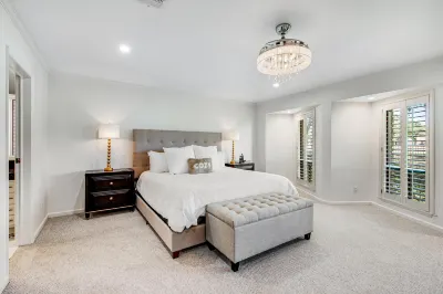 Spacious & elegant haven with huge yard, updated interior, AC, & fast WiFi