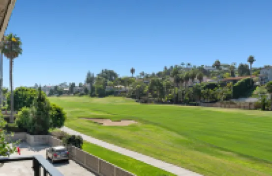 Golf Course Views and Modern Interiors - Stylish Coastal Retreat