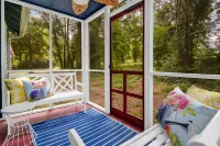 Blue Bungalow |  2BR 1BA | Lexington 렉싱턴 호텔