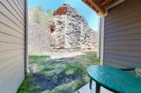 Stylish Branson home with pool, AC, & no stairs - 5 minutes to Branson strip