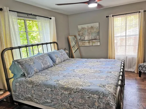 Spacious Fenced Yard and Game Area - Charming Ranch-Style Retreat Hotels in Leon County