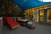 In Ground Pool and Attached Hot Tub - Beautifully Inviting