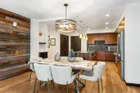 Stunning Mountain Views and Gourmet Kitchen - Stylish Retreat