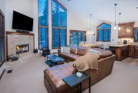 Expansive Views and Cozy Fireplace - Charming Mountain Retreat