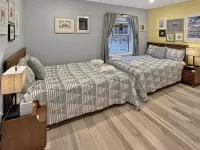 Private Balcony and Communal Pool - Charming Spacious Retreat Hotels in Mendon