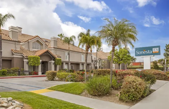 查茨沃斯索尼斯塔ES套房酒店