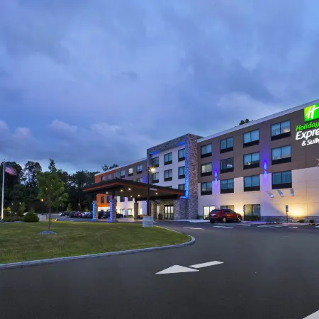 Holiday Inn Express & Suites PAINESVILLE - CONCORD by IHG