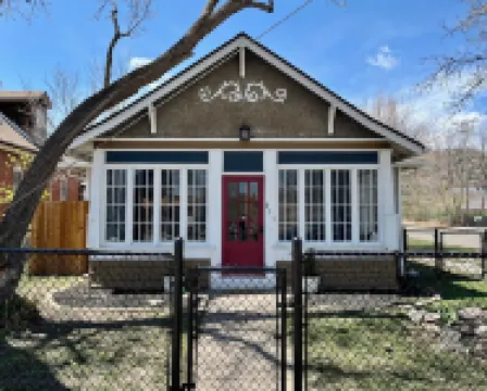 Charming & Cozy Craftsman: AC/Heat + Pets Free!
