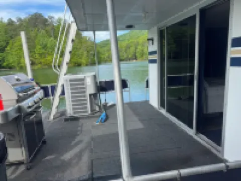 Houseboat Retreat on Norris Lake