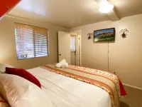 Cozy Cabin with Fireplace and High-Speed Internet - Charming Rustic Retreat Hôtels à : Comte de Coconino