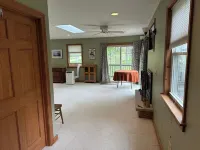 Relaxing Family Vacation Home Steps from Lake Michigan Beaches, Golf, and Fun. Hotels in Onekama Township