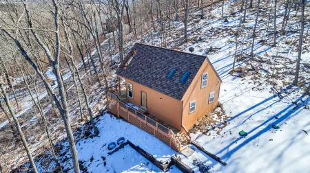 Private Balcony and Hot Tub Oasis - Charming Luxurious Retreat